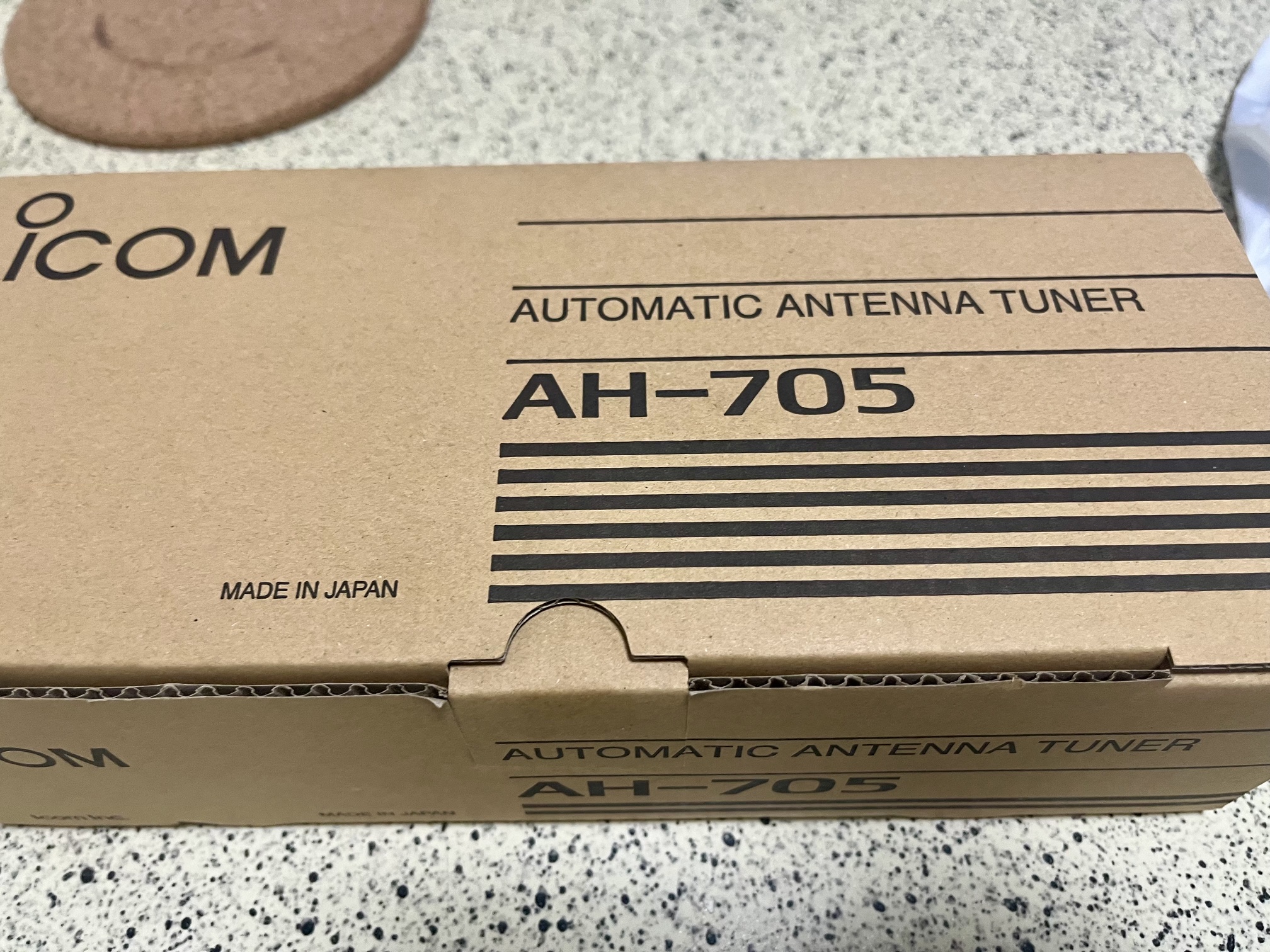 アイコム純正オートアンテナチューナーAH-705の箱